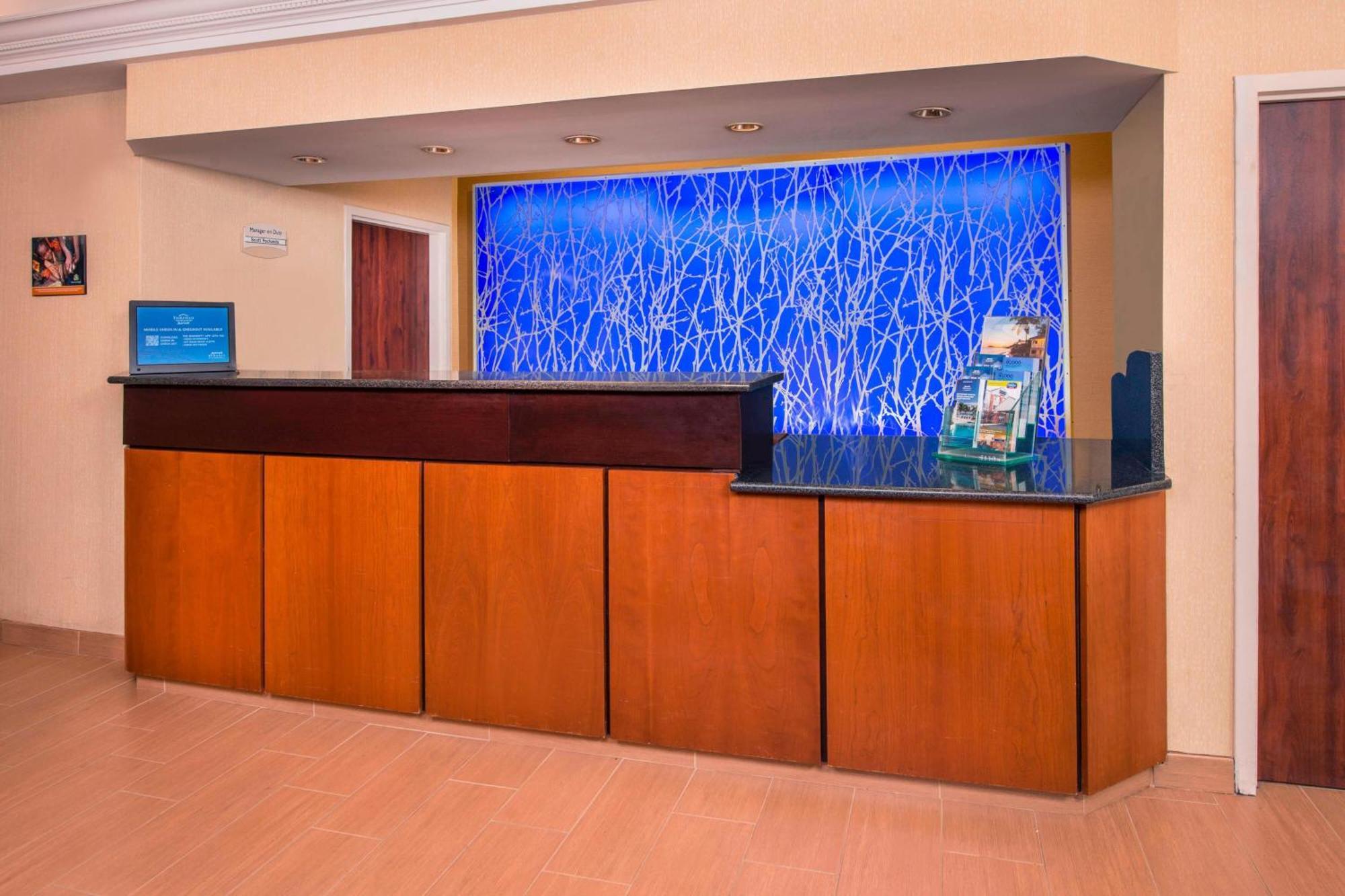 Fairfield Inn Dulles Airport Chantilly Exterior photo