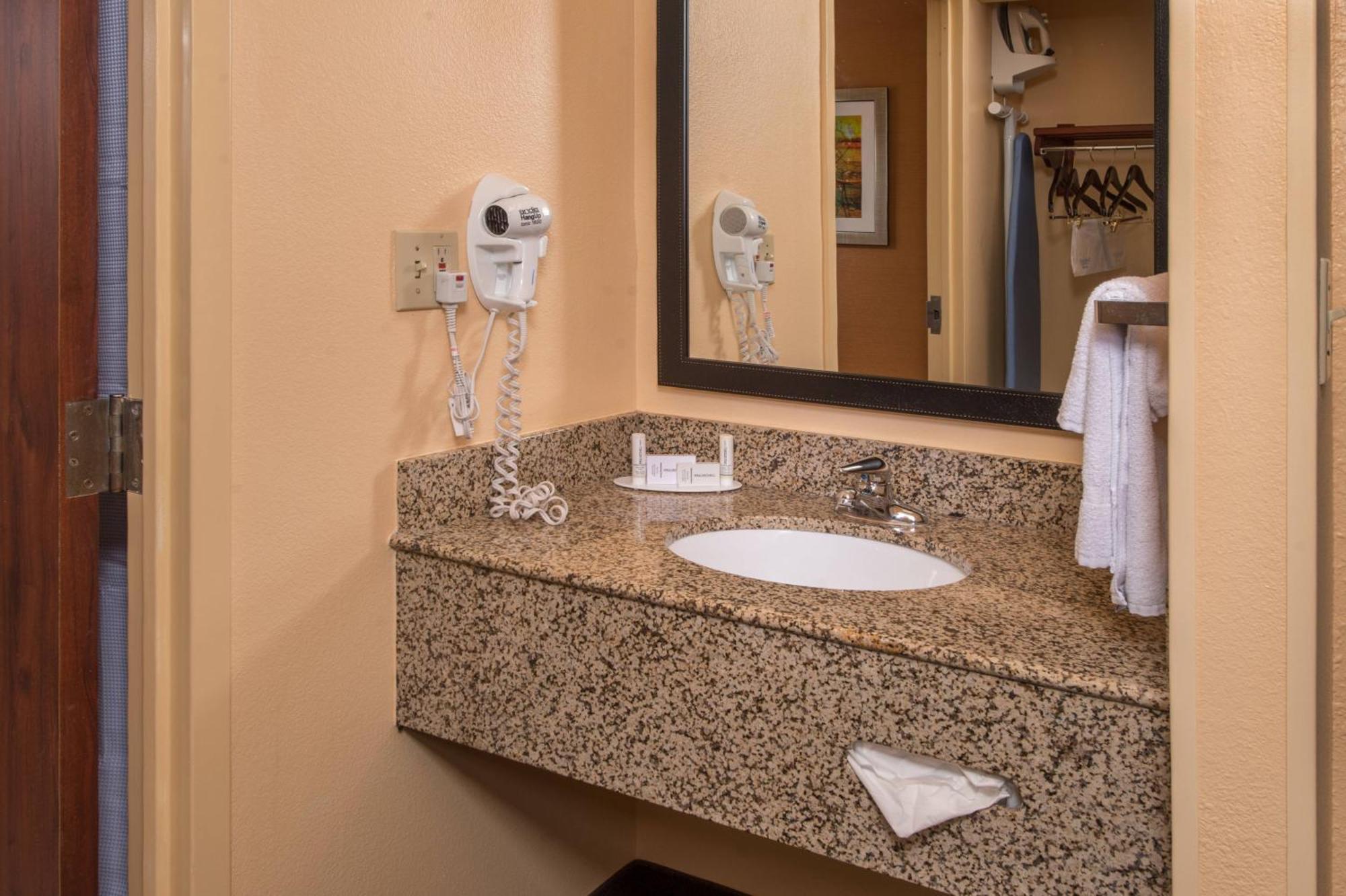 Fairfield Inn Dulles Airport Chantilly Exterior photo