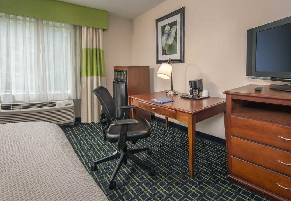 Fairfield Inn Dulles Airport Chantilly Exterior photo